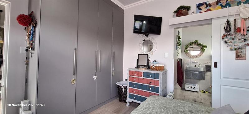 2 Bedroom Property for Sale in Reebok Western Cape